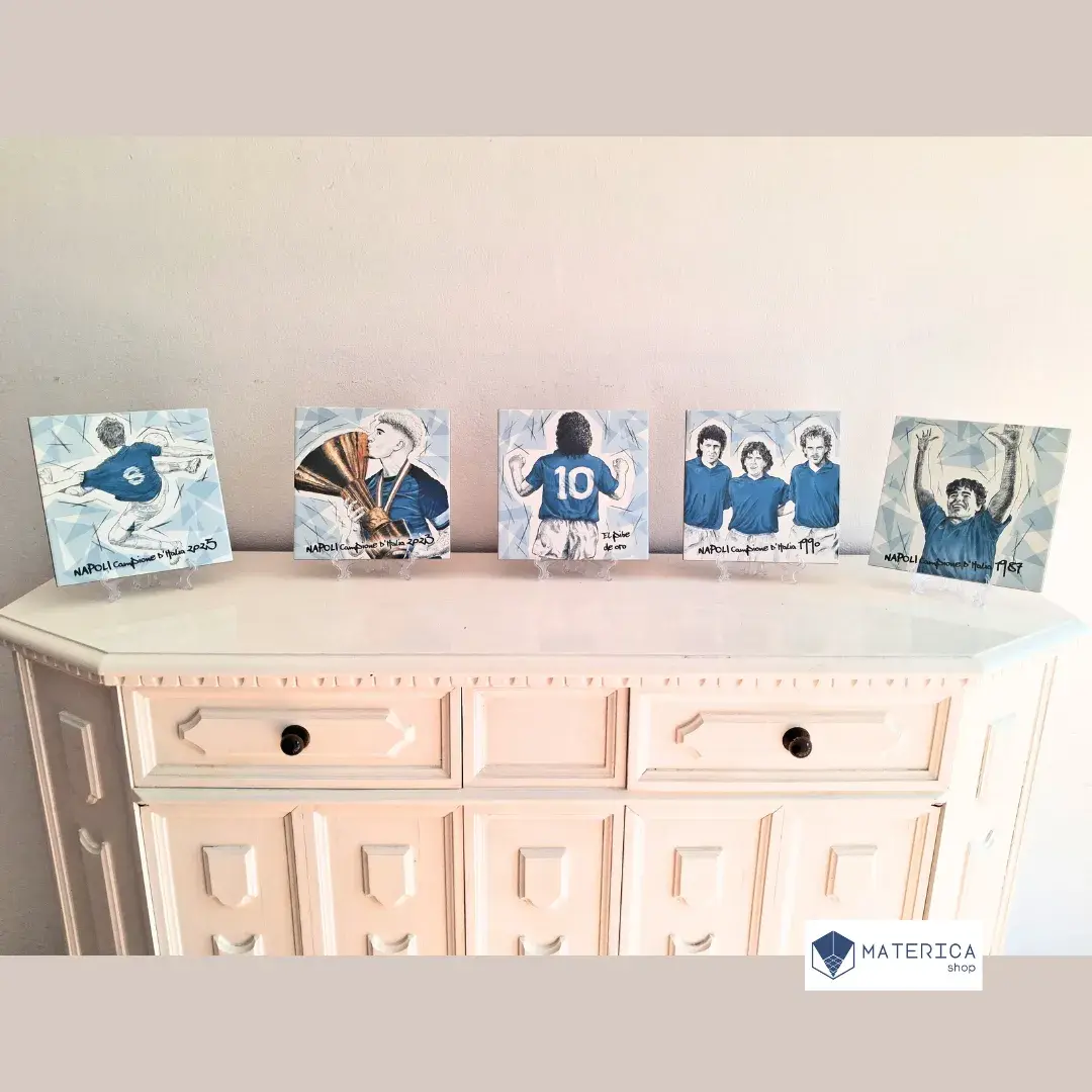 Piastrelle Celebrative Sport da Collezione – I Momenti Storici del Napoli Calcio su Ceramica Artistica